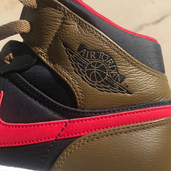 Nike Air Jordan 1 MID SZ 10 BLACK OLIVE RED - Picture 4 of 7
